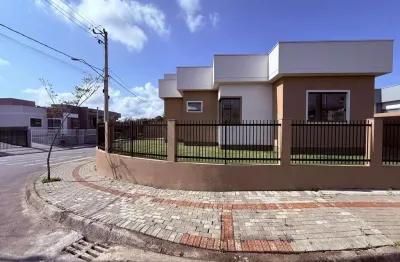 Casa à venda com 3 dormitórios sendo 1 suíte, amplo living, lavanderia e passage
