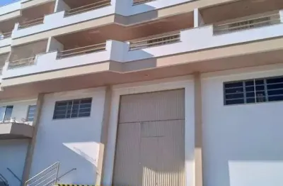 Galpão com 657,71 m2, pé direito com 5,85 m e doca para alugar na cidade de blum