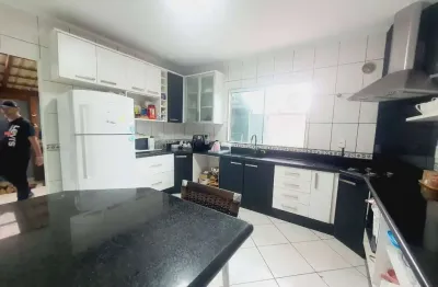 Casa com 3 quartos para alugar na Rua Jamaica, 484, Nações, Balneário Camboriú