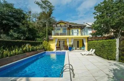 Casa 03 suítes a venda praia das taquaras - balneário camboriú