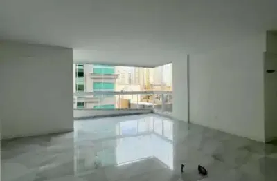 Apartamento quadra mar 04 suítes a venda meia praia - itapema zaha