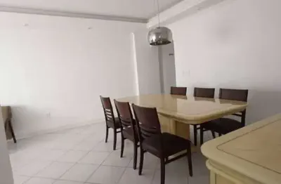 Apartamento quadra mar locação anual 03 dormitórios