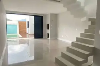 Sobrado com 03 suítes e 170m² no bairro são francisco em camboriú