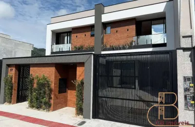 Sobrado pronto para morar, 03 suítes e piscina em camboriú