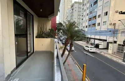 Amplo apartamento 1 suíte+2 dormitórios, com amplo terraço coberto, centro