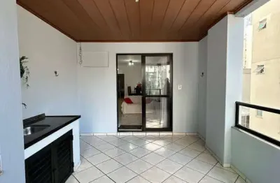 Amplo apartamento 01 suíte + 02 quartos, 270 metros do mar, centro.