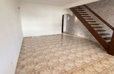 Locação - amplo sobrado geminado, 03 quartos, centro de balneário camboriú.