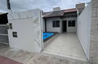 Oportunidade - excelente casa  02 dormitórios, semimobiliada e com piscina