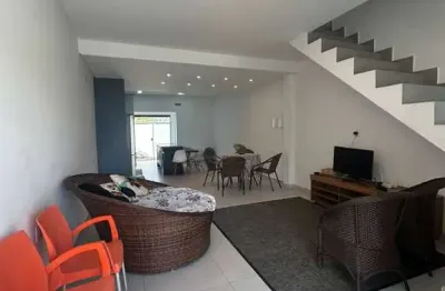 Sobrado amplo, bem distribuído, em um ótimo bairro, oportunidade ideal.