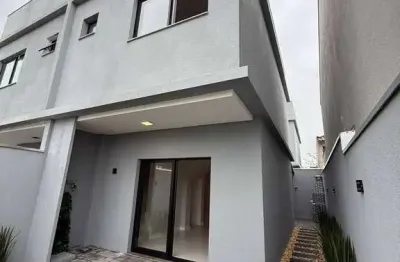 Excelente sobrado à venda, ideal para quem busca conforto e espaço externo