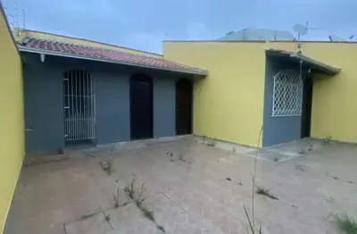 LOCAÇÃO - Casa com 02 dormitórios e amplo patio, bairro Nova Esperança
