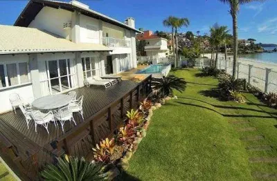 Maravilhosa casa de frente para o mar em bombinhas. área terreno 1.254,00 m² e área construída 805 m²