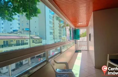 Apartamento com terraço e 2 vagas no centro de balneário – r$1,7 mi