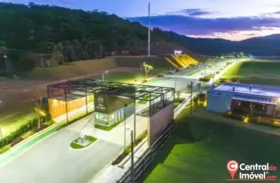 Terreno em condomínio fechado em camboriú com 311m² para construir