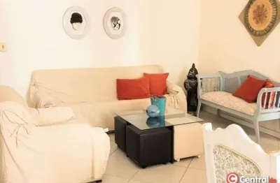 Apartamento para temporada com 2 suítes a poucos metros do mar