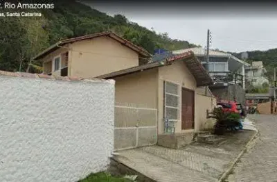 Casa 2 quartos para venda no bairro zimbros em bombinhas