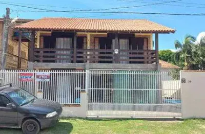 Excelente oportunidade de adquirir uma belíssima casa no centro de balneário piçarras!