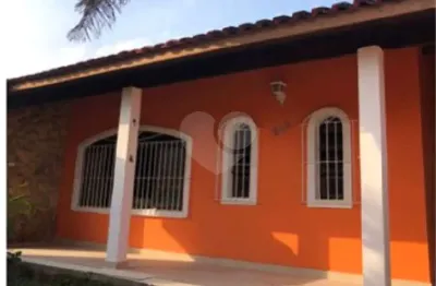 Casa térrea com 3 quartos à venda em Balneário Três Marias - SP