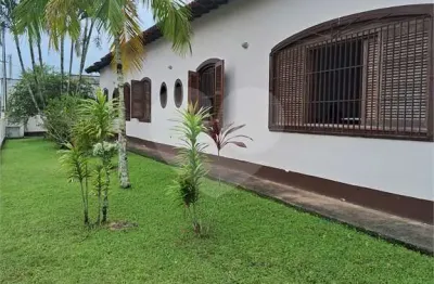 Casa com 2 quartos à venda na Das Camélias, 752, Parque Turístico, Peruíbe