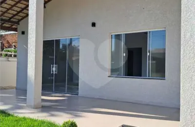 Casa com 4 quartos à venda na Edson Vieira Carreira, 58, Parque Balneário Oásis, Peruíbe