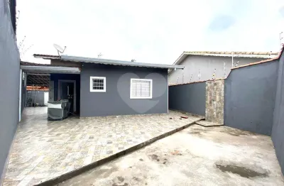 Casa com 3 quartos à venda na Capitão-polícia Militar Jefferson Agostinho, 46, Jardim Peruíbe, Peruíbe