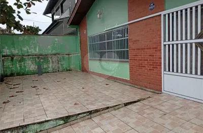 Casa com 2 quartos à venda na Doutor Aurelio Campos, 588, Balneário São João Batista, Peruíbe