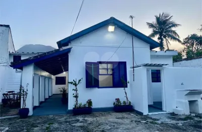 Casa com 3 quartos à venda na Rubens Ferreira Martins, 281, Centro, Peruíbe