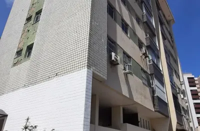 Apartamento no meireles á 03 quarteirões da praia, c/ sala, varanda, 03 quartos ( 01 suíte ) closed, cozinha, área de serviço, despensa, dce, armários , piso no porcelanato e 01 vaga.