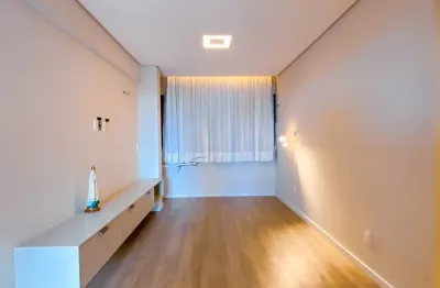 Apartamento nascente, próximo á praia, c/ sala, 02 quartos (01 suite), closed, cozinha, área de serviço, armários, condominio com lazer.