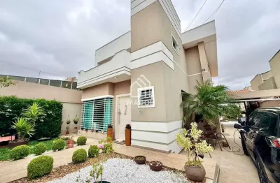 Casa com 3 quartos à venda na Rua Olga Aleda Cavagnari, 325, Jardim Carvalho, Ponta Grossa, 219 m2 por R$ 1.400.000