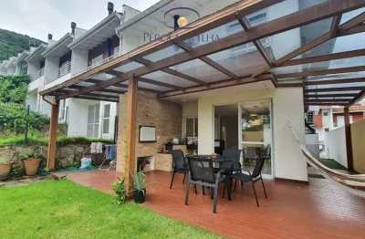Imperdível oportunidade: casa de alto padrão no condomínio em sambaqui, florianópolis-sc, com 3 quartos, 3 suítes, 3 vagas de garagem e 205m² de área.