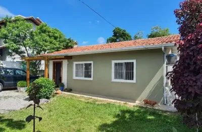 Excelente oportunidade de casa à venda em florianópolis-sc, no bairro cachoeira do bom jesus: 2 quartos, 1 suíte, 2 salas, 4 banheiros, 4 vagas de garagem, 120m² de área.