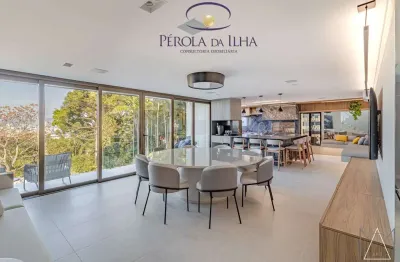Casa em condomínio de luxo no bosque das mansões em são josé-sc: 4 quartos, 2 suítes, 3 salas e 456m² de área!