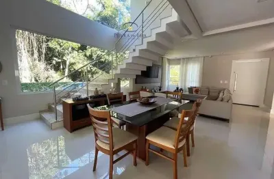Imperdível casa à venda em Florianópolis-SC, bairro Santo Antônio de Lisboa: 3 quartos, 1 suite, 3 banheiros, 5 vagas de garagem, 271,00 m² de área.