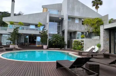 Imponente residência em condomínio de alto padrão em cacupé, florianópolis-sc: 4 quartos, 4 suítes, 3 salas, 4 vagas, 670m².