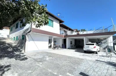 Casa de luxo à venda em florianópolis-sc, bairro córrego grande  11 quartos, 1 suíte, 5 banheiros, 8 vagas de garagem, 350m²