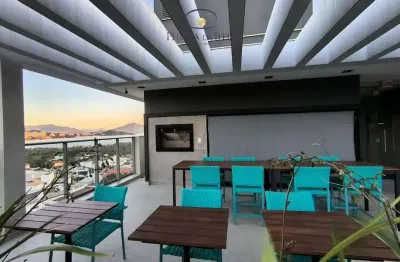 Apartamento à venda em florianópolis-sc, cacupé: 2 quartos, 1 suíte, 2 banheiros, 1 vaga de garagem, 66,03m² de área.
