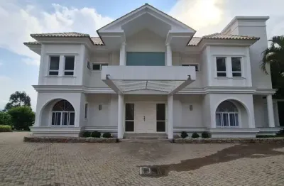 Luxuosa mansão em condomínio na cidade de florianópolis-sc, bairro cacupé. 6 quartos, 4 suítes, 3 salas, 6 banheiros, 991,00 m².