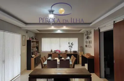Imponente residência em condomínio de luxo em florianópolis-sc, cacupé: 3 suítes, 5 banheiros, 4 vagas, 542m². venha conferir!