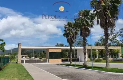 Terreno em condomínio de luxo em ratones, florianópolis-sc  400m² de área disponível!