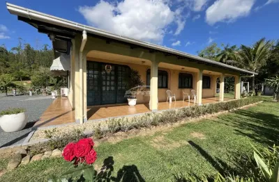 Sítio com 9.517,00m² de área, com casa de alvenaria, no bairro fidélis em blumenau!