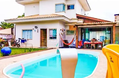 Casa alto padrão com 4 quartos, sendo 1 suíte, no centro de balneário piçarras/sc (cód. 7853)