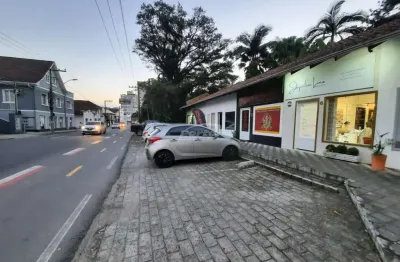 Loja térrea disponível para locação no bairro velha, em blumenau/sc.