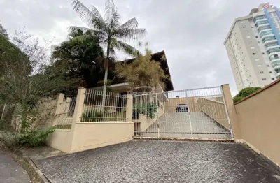 Casa ampla, com 3 dormitórios sendo 1 suíte no bairro itoupava norte em blumenau!
