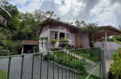 Pequeno sitio com 9.583,08m² no bairro testo salto, ribeirão schelter. natureza, exuberante com com uma linda casa de madeira ,contendo 3 dormitórios, sala cozinha, dois banheiros, churrasqueira, gara