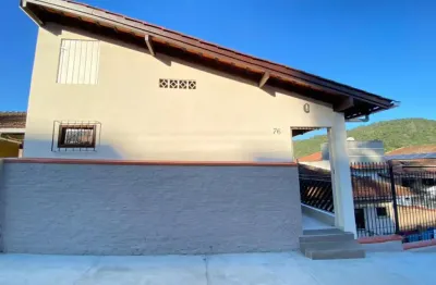 Casa disponível para locação no bairro velha central, em blumenau/sc.