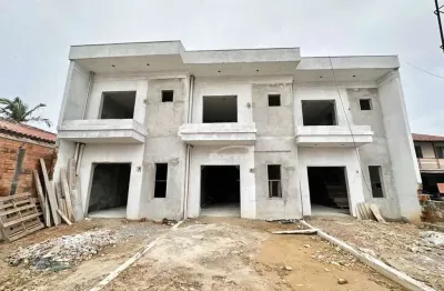 Sobrado com 2 suítes a cerca de 300 metros do mar no bairro itacolomi em balneário piçarras/sc (cód. 13168)