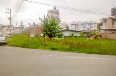 Terreno com 325m² para fins comerciais no centro de balneário piçarras/sc (cód. 13536)