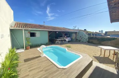 Casa com 3 dormitórios + edícula nos fundos e com piscina, no bairro santo antônio em balneário piçarras, a 1,5km da praia!
