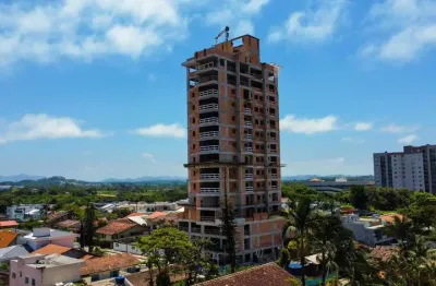 Apartamento com 3 suítes, sendo 2 demi, e duas vagas de garagem a 250 metros do mar no centro de balneário piçarras/sc (cód. 14803)